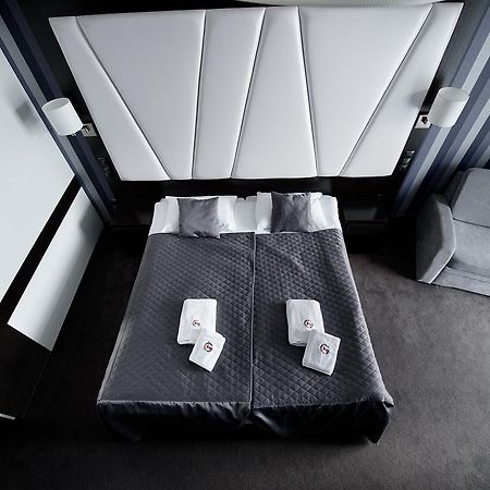 Hotel Grafit Kostomloty Pierwsze المظهر الخارجي الصورة
