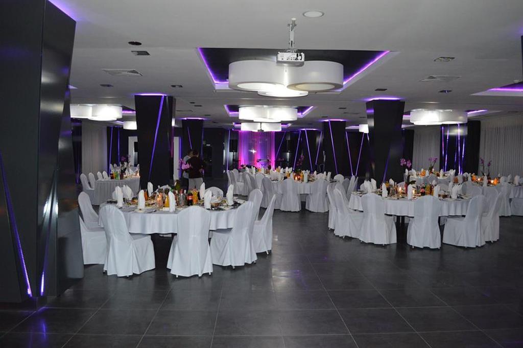 Hotel Grafit Kostomloty Pierwsze المظهر الخارجي الصورة