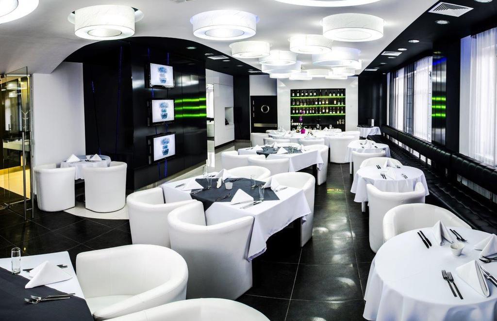 Hotel Grafit Kostomloty Pierwsze المظهر الخارجي الصورة