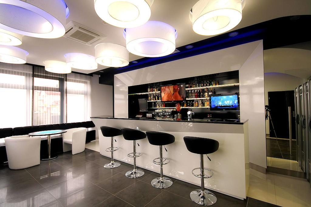 Hotel Grafit Kostomloty Pierwsze المظهر الخارجي الصورة