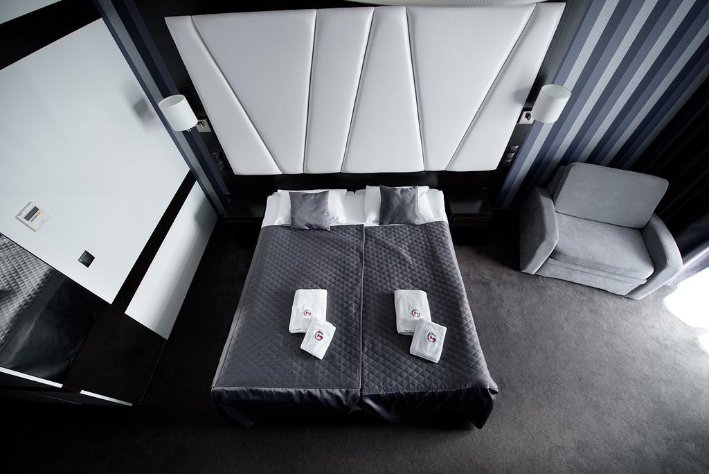 Hotel Grafit Kostomloty Pierwsze المظهر الخارجي الصورة