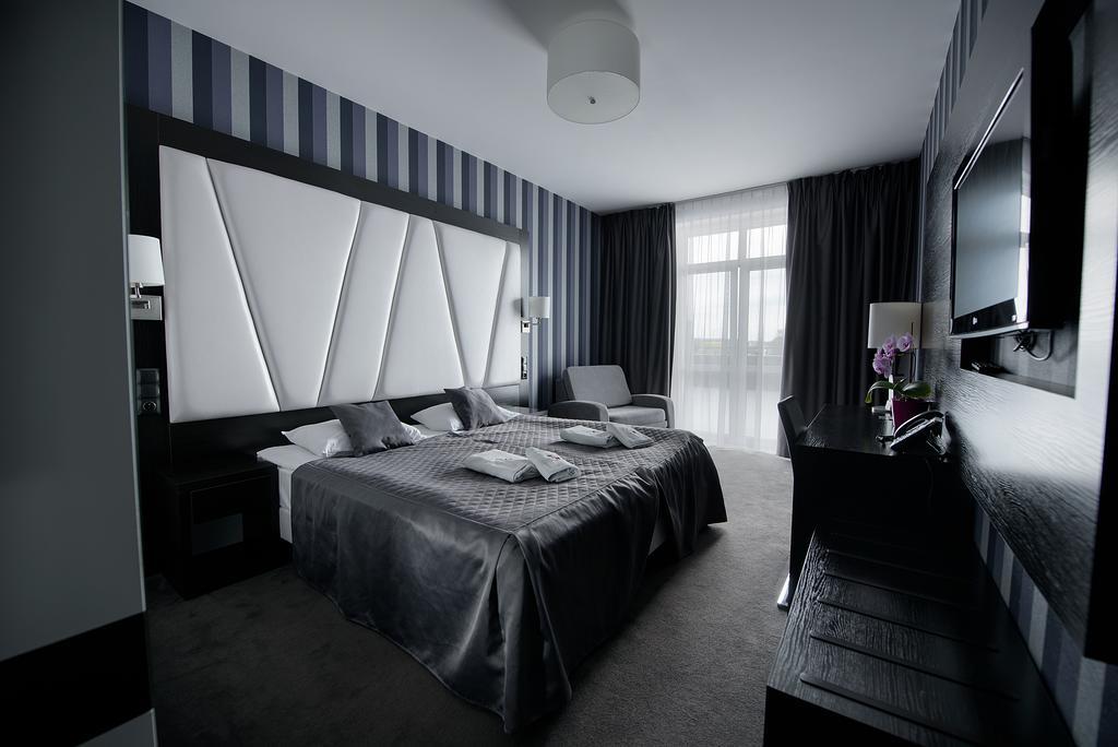 Hotel Grafit Kostomloty Pierwsze المظهر الخارجي الصورة