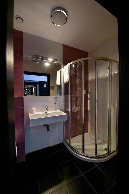 Hotel Grafit Kostomloty Pierwsze المظهر الخارجي الصورة