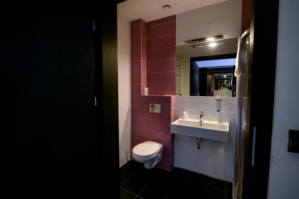 Hotel Grafit Kostomloty Pierwsze المظهر الخارجي الصورة