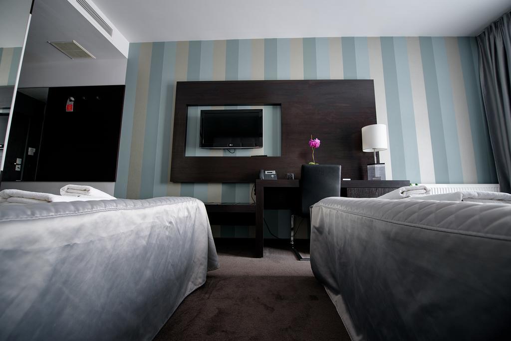 Hotel Grafit Kostomloty Pierwsze المظهر الخارجي الصورة