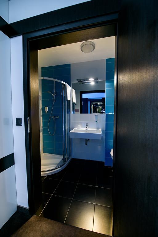 Hotel Grafit Kostomloty Pierwsze المظهر الخارجي الصورة
