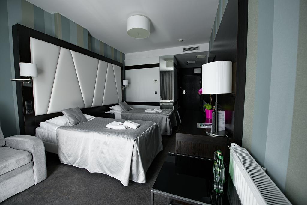 Hotel Grafit Kostomloty Pierwsze المظهر الخارجي الصورة