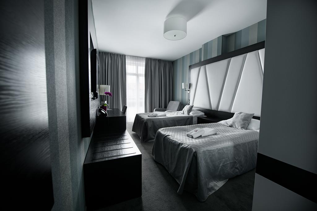 Hotel Grafit Kostomloty Pierwsze المظهر الخارجي الصورة