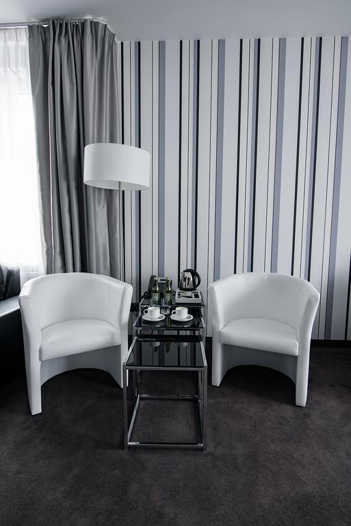 Hotel Grafit Kostomloty Pierwsze المظهر الخارجي الصورة