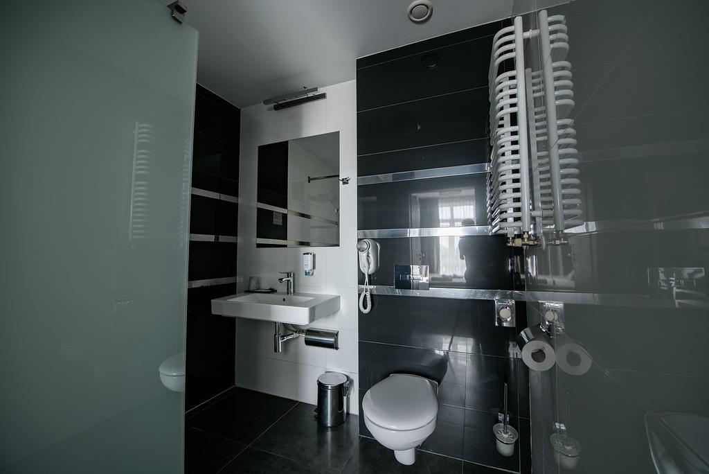 Hotel Grafit Kostomloty Pierwsze المظهر الخارجي الصورة