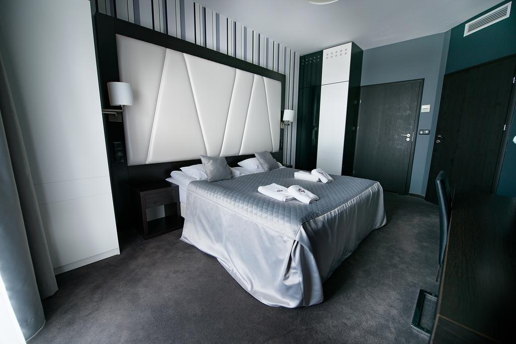 Hotel Grafit Kostomloty Pierwsze المظهر الخارجي الصورة