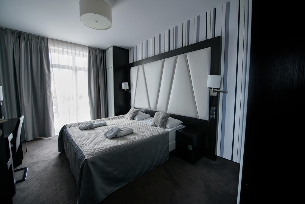 Hotel Grafit Kostomloty Pierwsze المظهر الخارجي الصورة