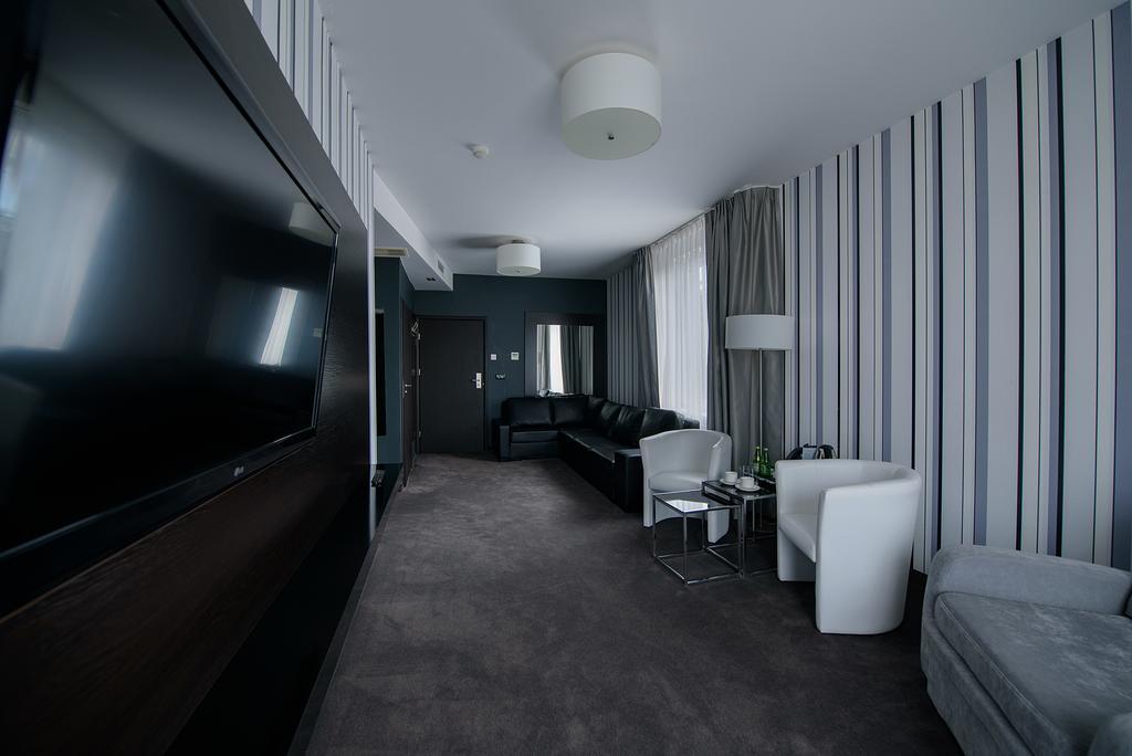 Hotel Grafit Kostomloty Pierwsze المظهر الخارجي الصورة