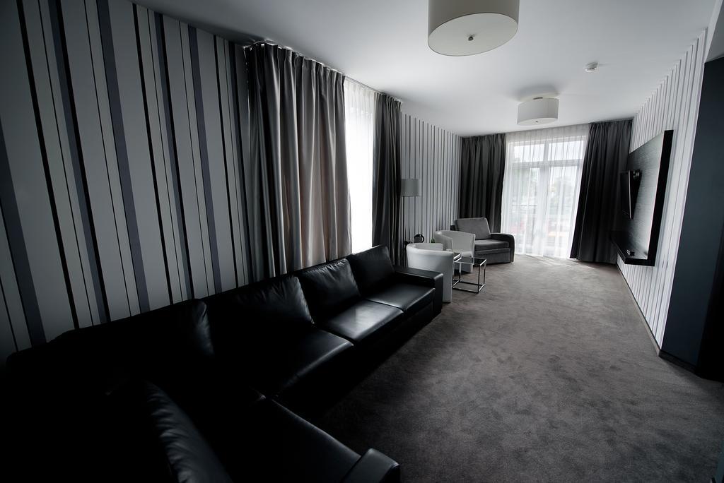 Hotel Grafit Kostomloty Pierwsze المظهر الخارجي الصورة