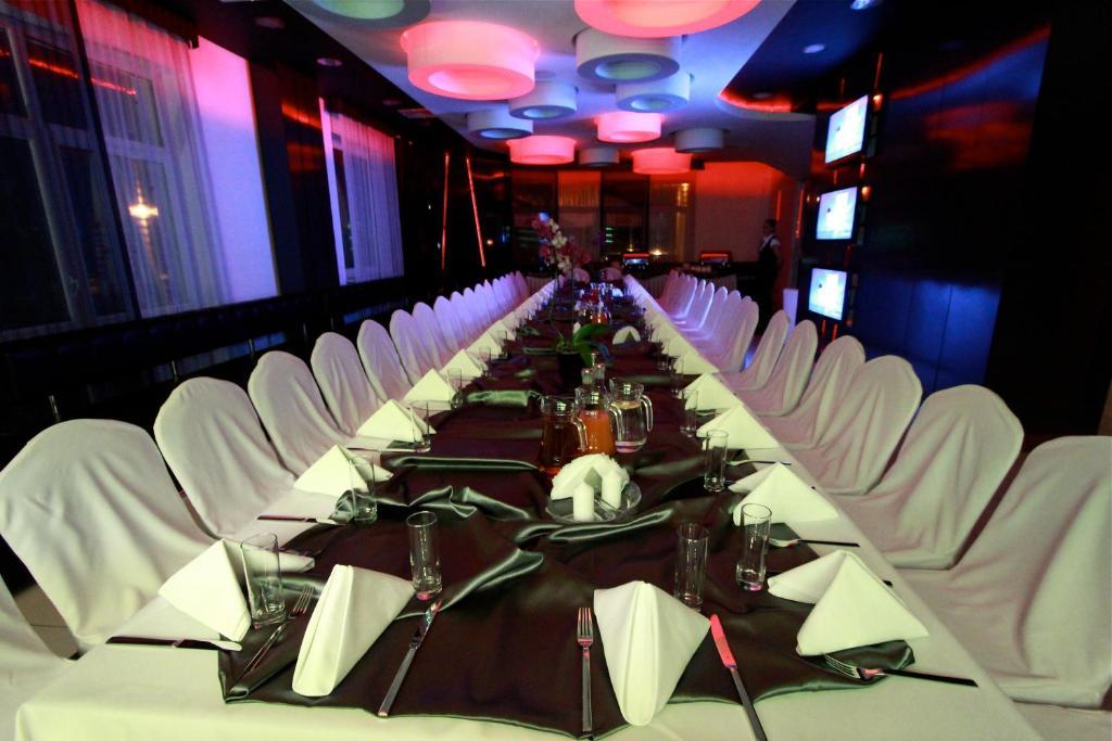 Hotel Grafit Kostomloty Pierwsze المظهر الخارجي الصورة
